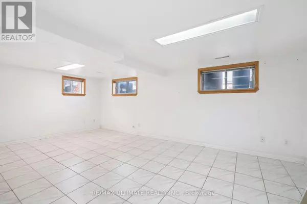 Toronto (yorkdale-glen Park), ON M6B2G3,542 Glen Park AVE #Lower