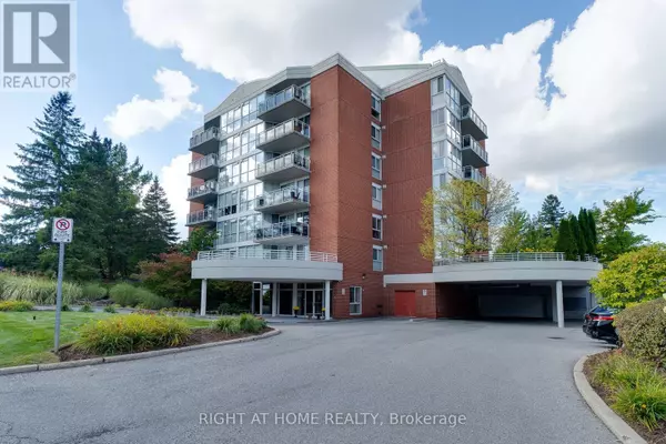 1071 Queens AVE #202, Oakville (cp College Park), ON L6H2R5