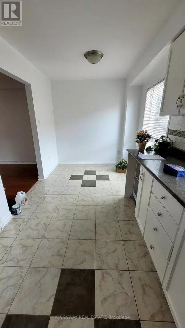 Brampton (brampton North), ON L6V4M7,2 Clay Brick CT #38