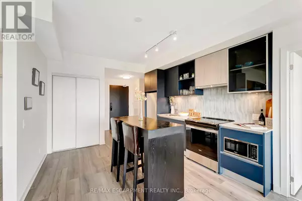 Oakville (go Glenorchy), ON L6M5P9,405 Dundas ST West #702