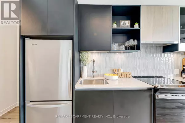 Oakville (go Glenorchy), ON L6M5P9,405 Dundas ST West #702