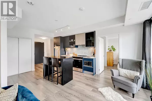 Oakville (go Glenorchy), ON L6M5P9,405 Dundas ST West #702