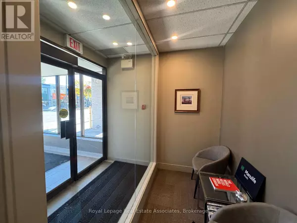 Mississauga (port Credit), ON L5G1H1,264 LAKESHORE ROAD E