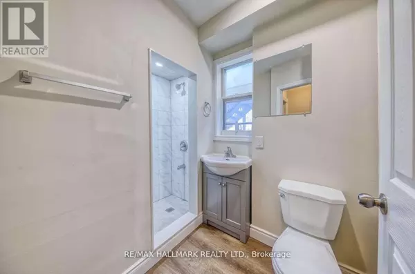 Toronto (south Parkdale), ON M6K1B6,46 Springhurst AVE #Upper