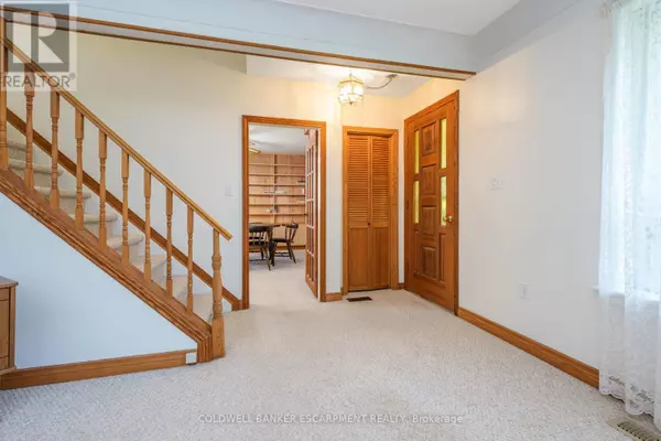 Halton Hills (ac Acton), ON L7J1B6,111 ELIZABETH DRIVE