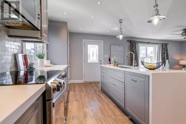 Toronto (alderwood), ON M8W3V2,516 BROWNS LINE