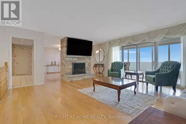 Oakville (sw Southwest), ON L6L1G2,1360 LAKESHORE ROAD W