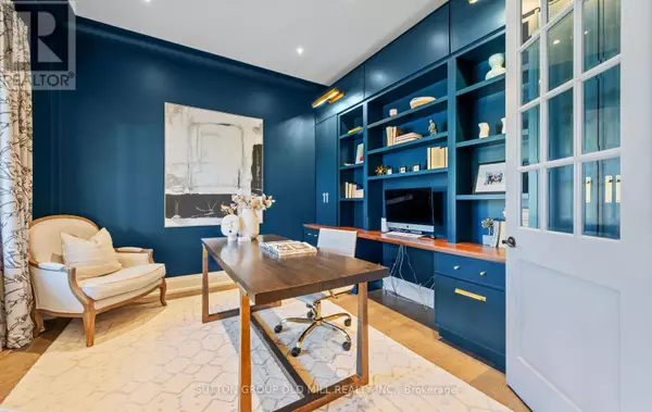 Mississauga (port Credit), ON L5G3M6,8 CUMBERLAND DRIVE