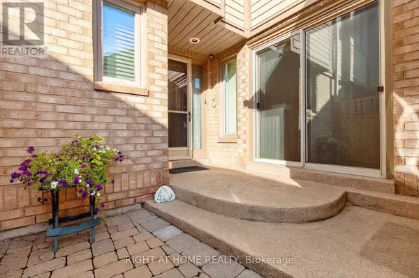 Mississauga (central Erin Mills), ON L5M4N3,1725 The Chase #63