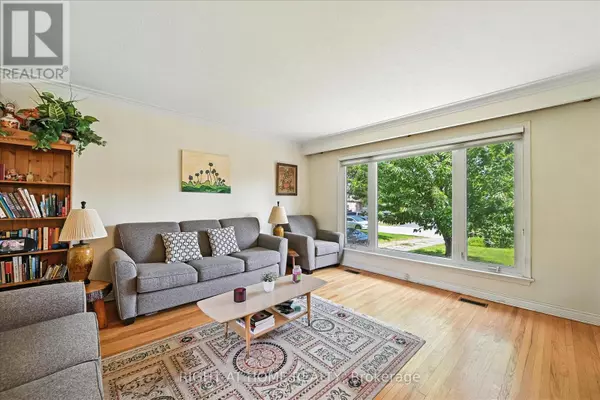 Oakville (wo West), ON L6L4H1,542 TRUDALE COURT