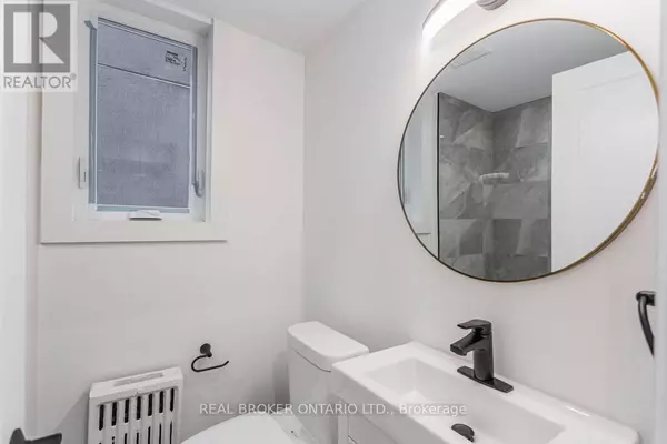 Toronto (briar Hill-belgravia), ON M6E2R5,185 Bowie AVE #Lower