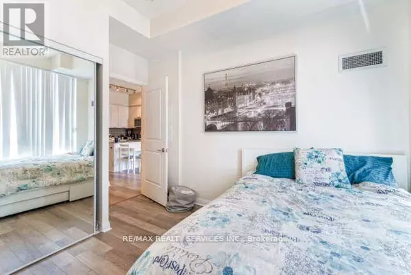 Mississauga (hurontario), ON L5R0G5,5025 Four Springs AVE #1806