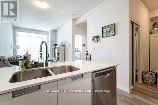 Mississauga (hurontario), ON L5R0G5,5025 Four Springs AVE #1806