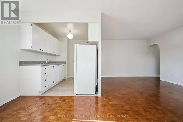 Mississauga (port Credit), ON L5G3B3,7 Helene ST North #402