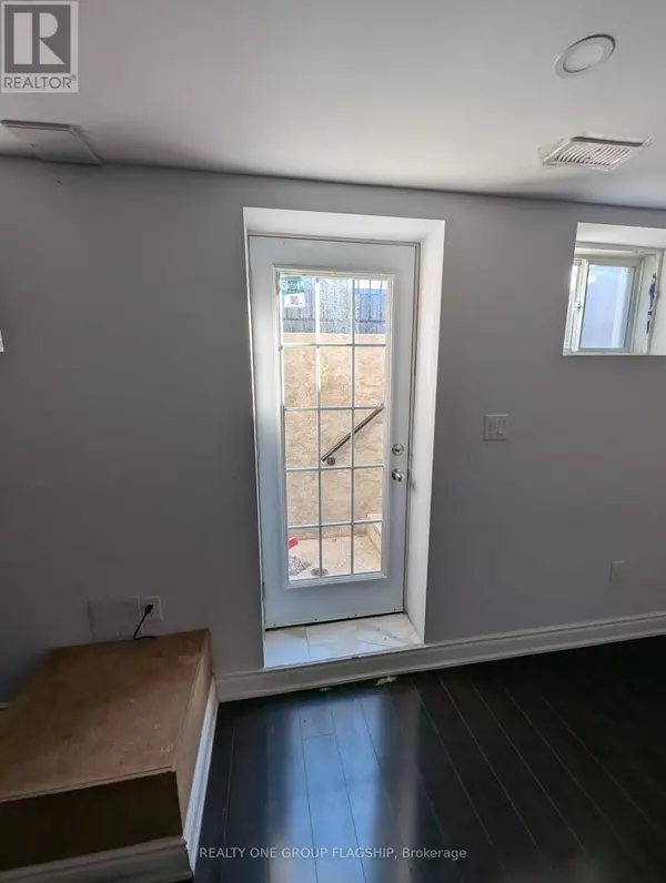 Brampton (northwest Brampton), ON L7A4T3,46 Ringway RD #Basement