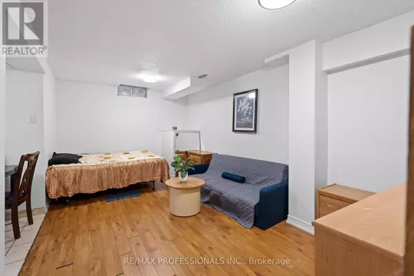 Toronto (humberlea-pelmo Park), ON M9M0B1,161 Bob Yuill DR #BSMT