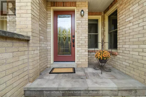 Oakville (cp College Park), ON L6H4S6,1236 MCCRANEY STREET E