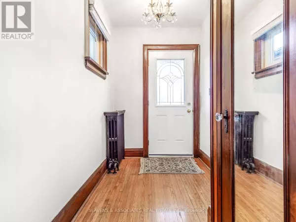 Toronto (briar Hill-belgravia), ON M6E2M4,67 BELGRAVIA AVENUE