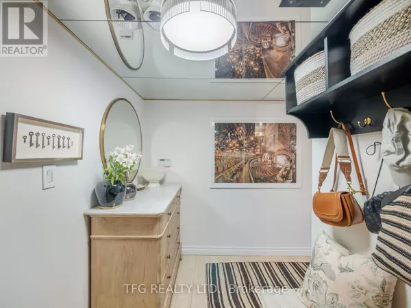 Oakville (oo Old Oakville), ON L6J6M9,100 Lakeshore RD East #610