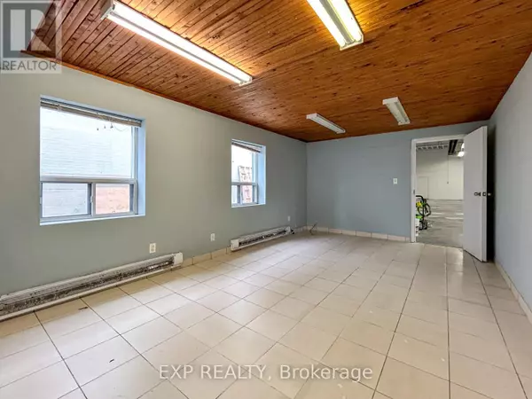 Toronto (brookhaven-amesbury), ON M6M2W1,31 Milford AVE #A