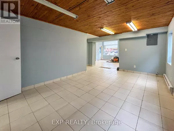 Toronto (brookhaven-amesbury), ON M6M2W1,31 Milford AVE #A