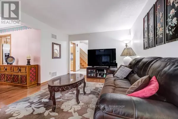 Mississauga (streetsville), ON L5M2N5,94 BREMEN LANE