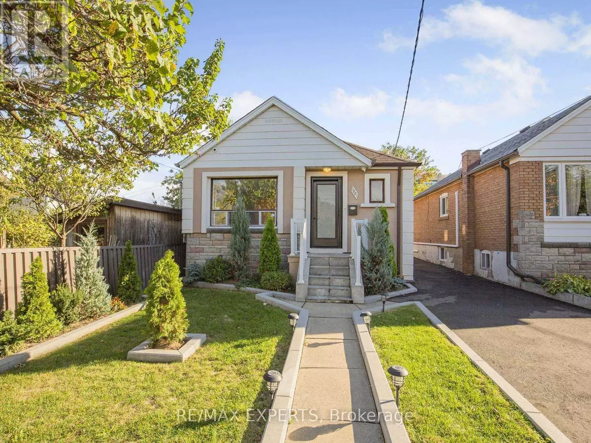 Toronto (briar Hill-belgravia), ON M6B1E4,1001 CASTLEFIELD AVENUE