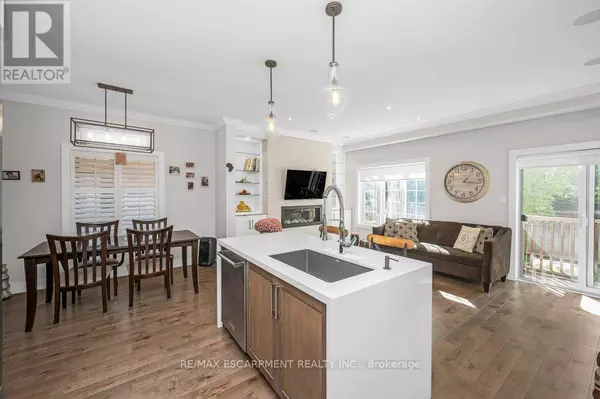 Burlington (brant), ON L7R1Y3,2086 Ghent AVE #24