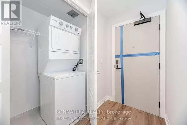 Oakville (jm Joshua Meadows), ON L6H8A4,3006 William Cutmore BLVD #907