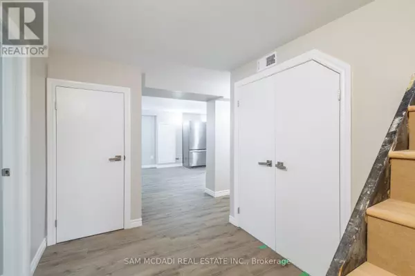 Mississauga (mineola), ON L5G2P1,606 Drymen CRES #Lower