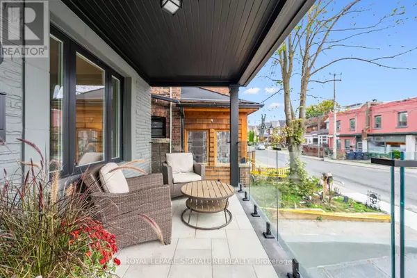 Toronto (dovercourt-wallace Emerson-junction), ON M6P3N4,300 WALLACE AVENUE