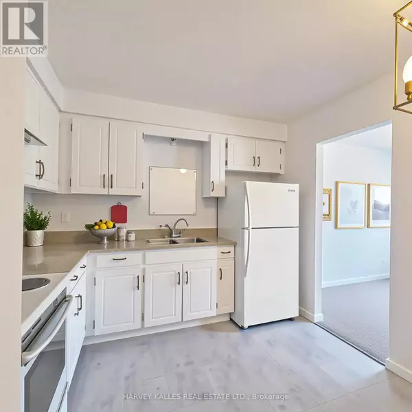 Toronto (long Branch), ON M8W1R2,3823 Lakeshore BLVD West #A