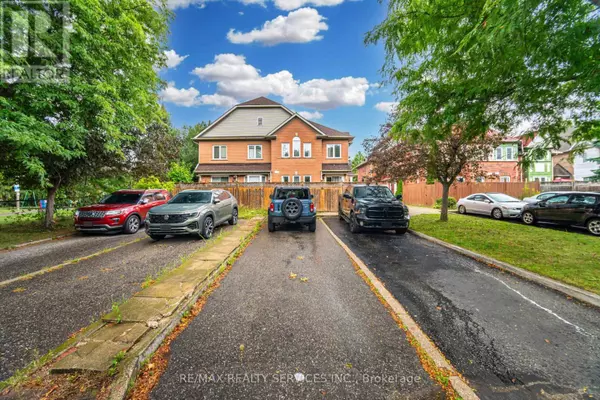 Brampton (sandringham-wellington), ON L6R1S4,27 RAIN LILY LANE