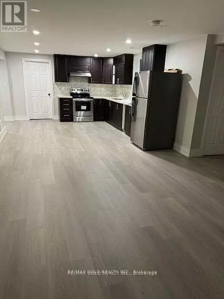 2 TWEEDSMUIR COURT, Brampton (snelgrove), ON L6Z1W5