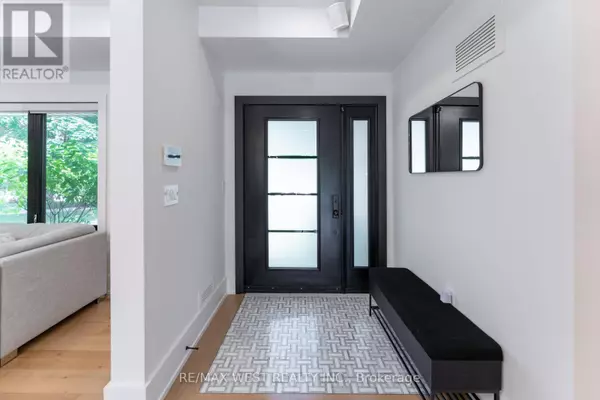 Toronto (islington-city Centre West), ON M9B5B7,92 WARWOOD ROAD