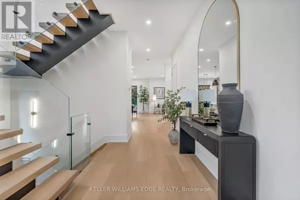 Oakville (cp College Park), ON L6H1K4,144 MANSFIELD DRIVE