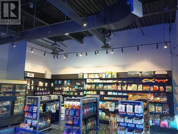 Toronto (west Humber-clairville), ON M9W6A8,35 Stoffel DR #11