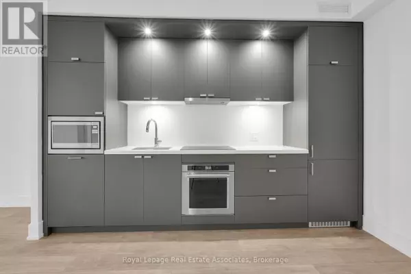 Toronto (edenbridge-humber Valley), ON M9A0G2,259 The Kingsway #404