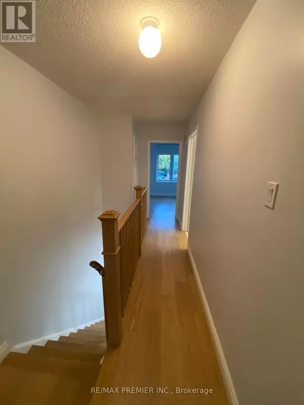 Toronto (dovercourt-wallace Emerson-junction), ON M6P4G7,1524 Dupont ST #Upper