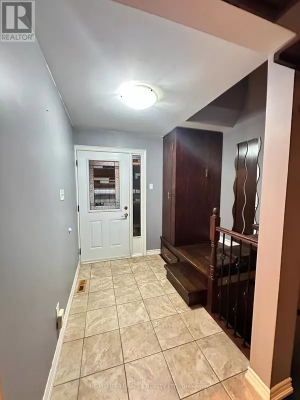 Brampton (madoc), ON L6V3H4,238 ROYAL SALISBURY WAY