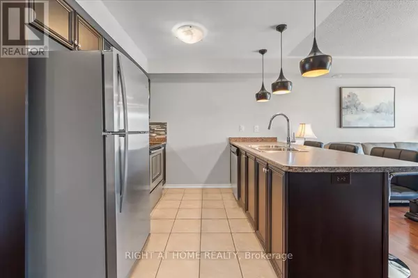 Toronto (humberlea-pelmo Park), ON M9M0C5,149 Isaac Devins BLVD #11