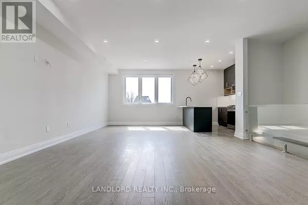 Toronto (briar Hill-belgravia), ON M6E2L8,82 Livingstone AVE #Upper