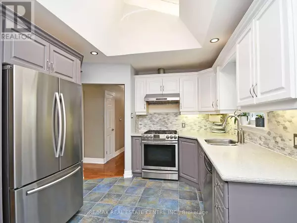 Brampton (brampton East), ON L6W3A2,7 LESBURY AVENUE