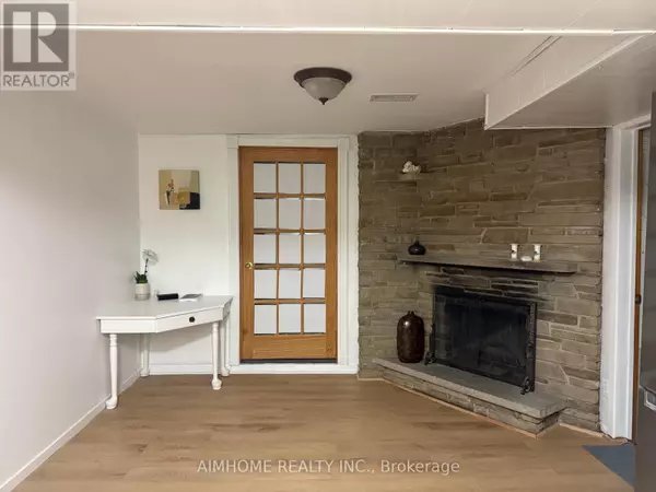 Toronto (humber Heights), ON M9P1B1,72 LA ROSE AVENUE