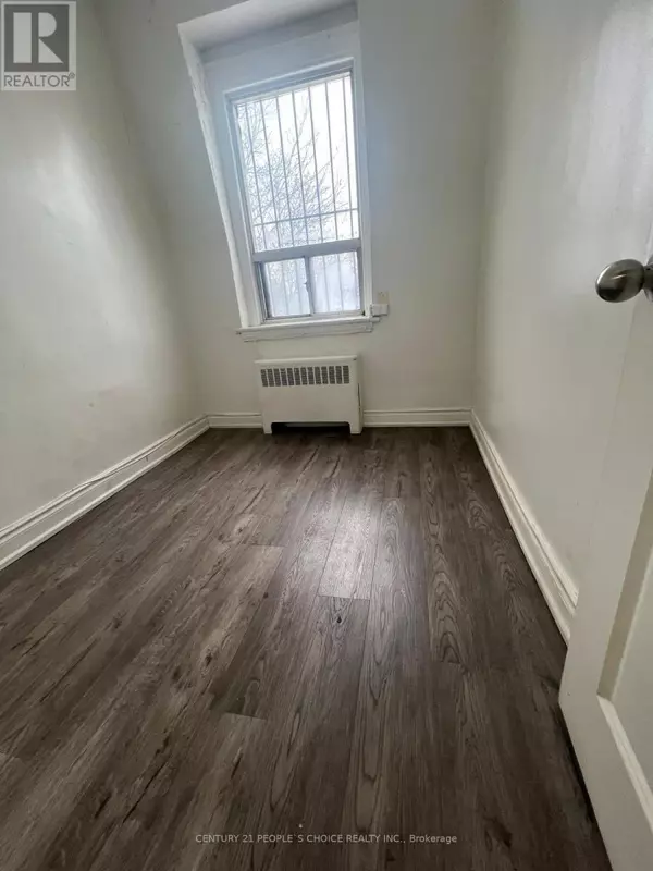 Toronto (south Parkdale), ON M6R1A4,1528 Queen ST West #1