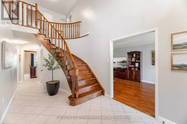 Mississauga (east Credit), ON L5M4V7,5955 LADYBURN CRESCENT