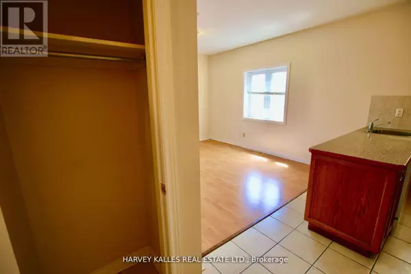 Toronto (dovercourt-wallace Emerson-junction), ON M6G3T8,775 Ossington AVE #5