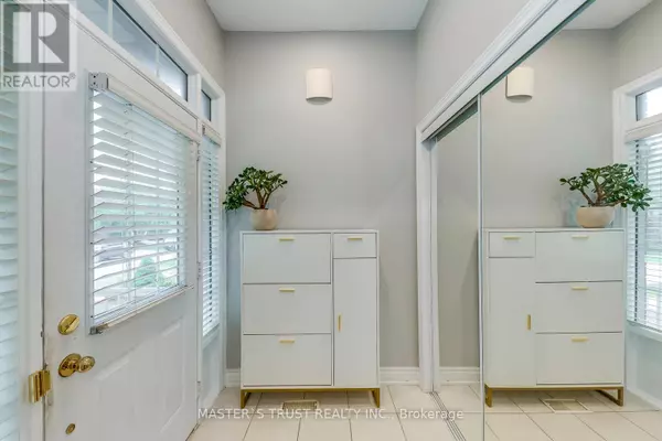 Oakville (wm Westmount), ON L6M4X3,2401 AZTEC GATE