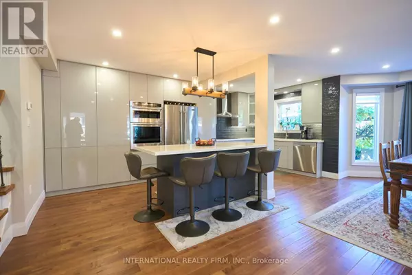 Oakville (wt West Oak Trails), ON L6M4B1,1493 WARBLER ROAD