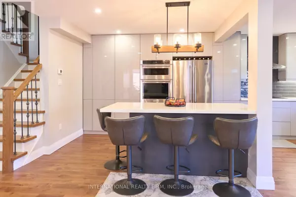 Oakville (wt West Oak Trails), ON L6M4B1,1493 WARBLER ROAD